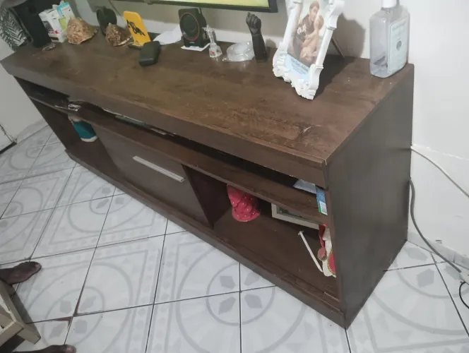 Rack moderno e funcional com rodízio 