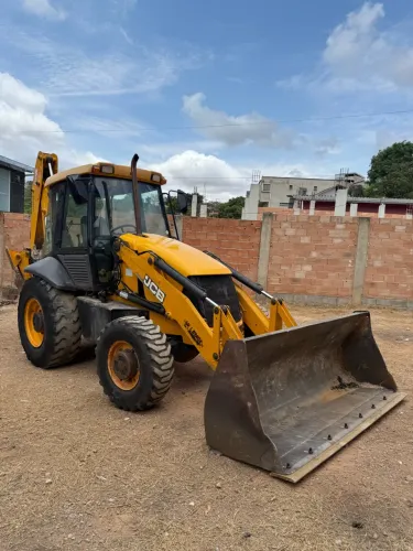 Retroescavadeira JCB 3C - 2015