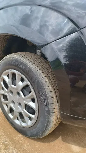 Rodas aro 13 com pneus bom para excelente, troco em rodas aro 15 