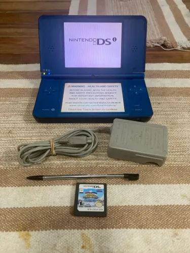 Nintendo DSi XLfuncionando 100% com jogo original + carregador original + caneta.