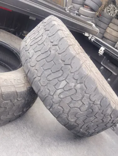 Pneus 285-70 R17.