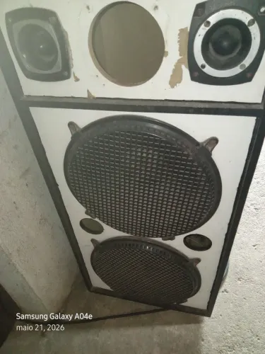 Vende-se caixa de som. Duas boca de 20