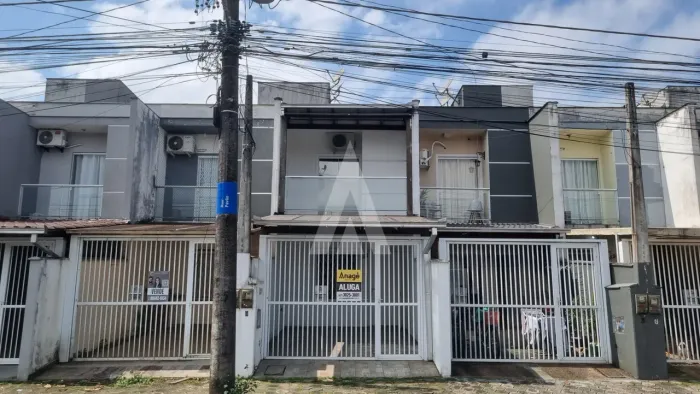 Geminado sobrado com 2 quartos e sacadas no Costa e Silva