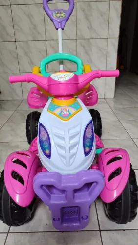 Quadriciclo Infantil a Pedal Branco e Rosa - Maral
