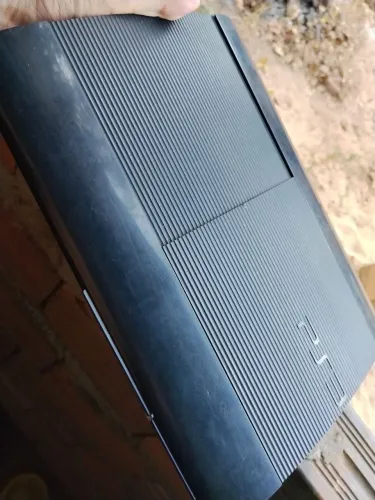 Ps3 slim 500gb com defeito liga e desliga , para concerto ou retirada de peças.
