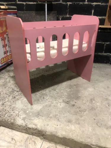 Berço Rosa com colchão