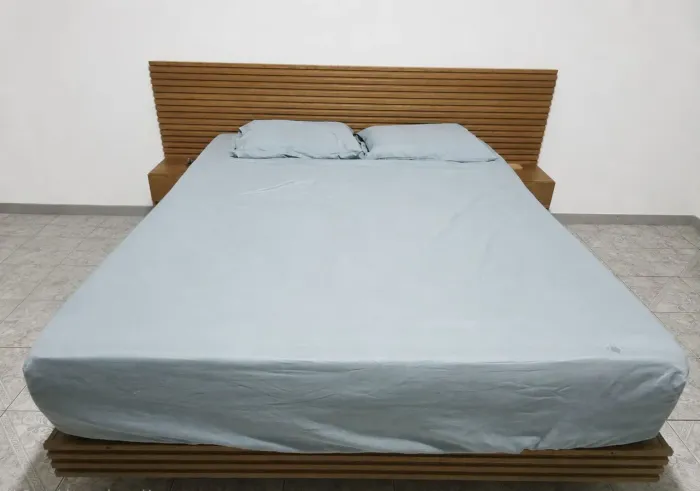 Cama queen (sem o colchão)