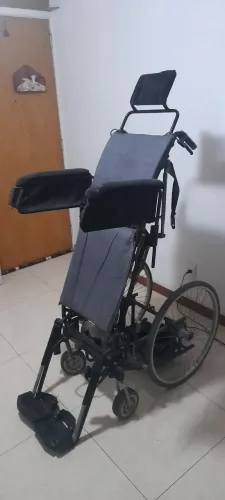 Cadeira de rodas Stand up  automática marca Freedom usada.R$ 4.000,00