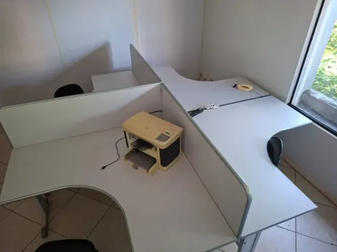 Vende-se mesa de escritorio tipo Ilha com 4 estações