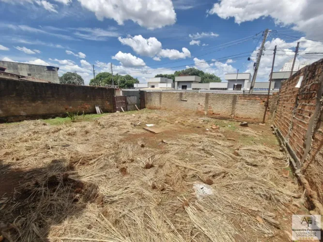Lote para Venda em Goiânia, Vila Regina