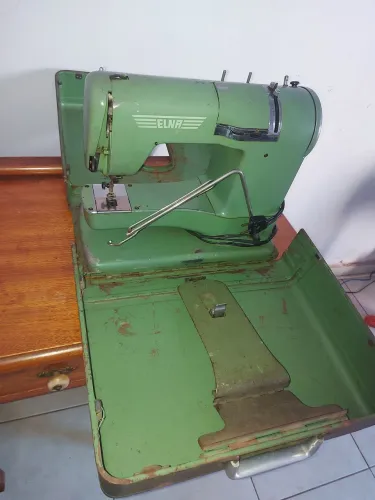 Máquina de costura elétrica Elna