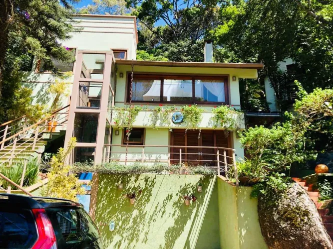 CASA CLUBE DA MONTANHA - 1150 M² - 4 DORM. (3 SUÍTES) + CHALÉ - 5 VAGAS