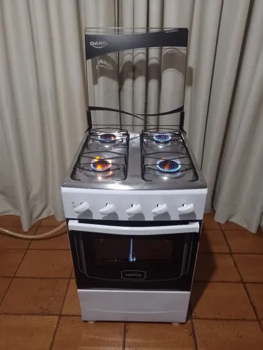 Fogão 04 bocas, funcionando perfeitamente, acendimento manual, marca Realce
