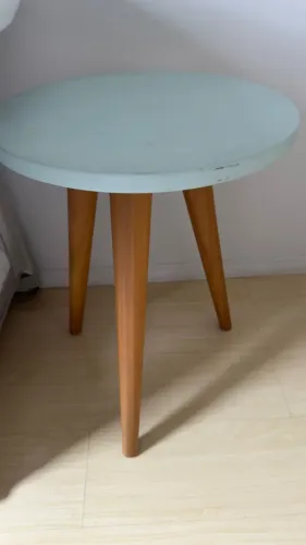 Mesinha lateral verde água - R$ 300,00