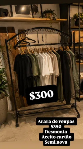 Cabideiro vintage madeira de lei  e arara de roupas 