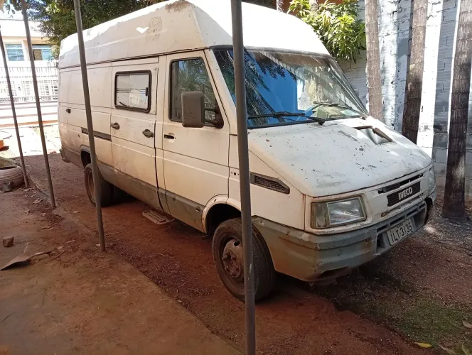 Iveco Daily Furgão Longo 49.1 8V2 2.8 120cv Diesel Mec. 2003