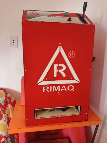 Maquina de fazer chinelos marca rimaq