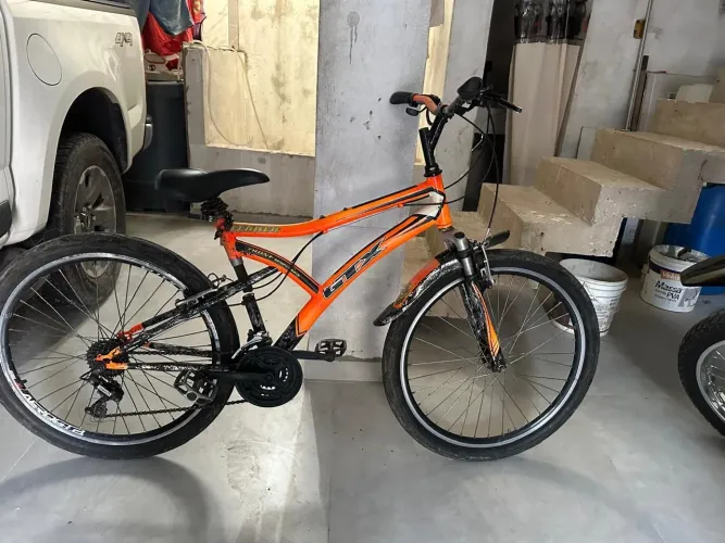 Bicicleta GTX aro 26 com marcha 