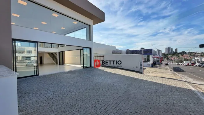 SALÃO COMERCIAL PREMIUM NA AVENIDA FÁBIO FERRAZ BICUDO, INDAIATUBA-SP COM 8 VAGAS DE ESTAC