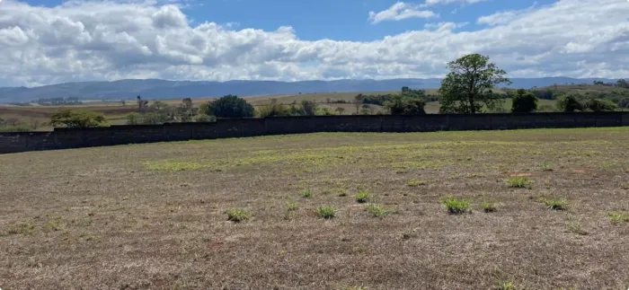 Terreno 1562m2 com vista p Serra Canastra - Condomínio Moradas da Serra