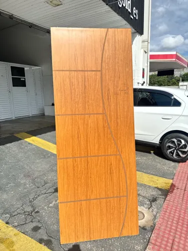 PORTA FRISADA S EM PROMOÇÃO!! JÁ VAI ENCERADA E COM FURO DA FECHADURA 