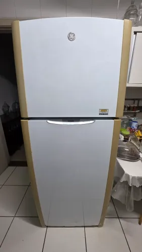 Geladeira Brastemp 380 litros, defeito apenas na porta