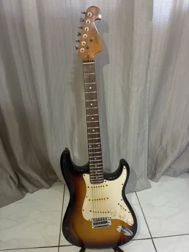 Guitarra Stratocaster Memphis - By Tagima - Ótimo estado