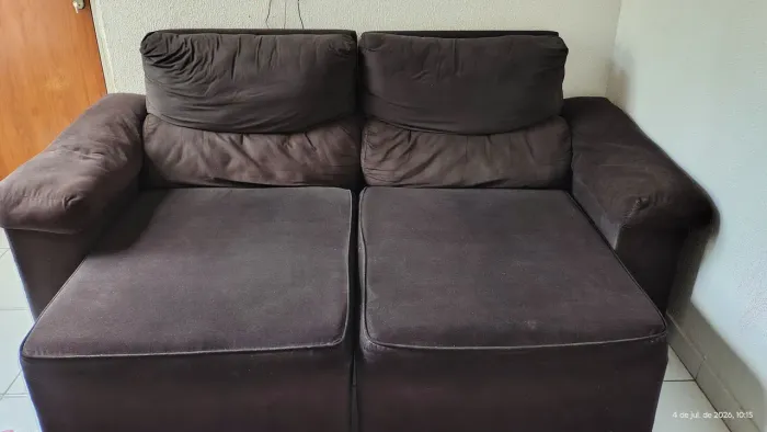 Vendo Sofá retrátil 2 lugares. Motivo de viagem