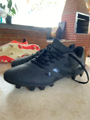 Adidas preta!