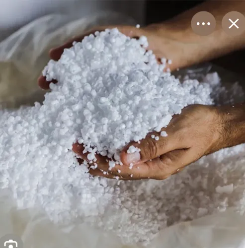Isopor em flocos