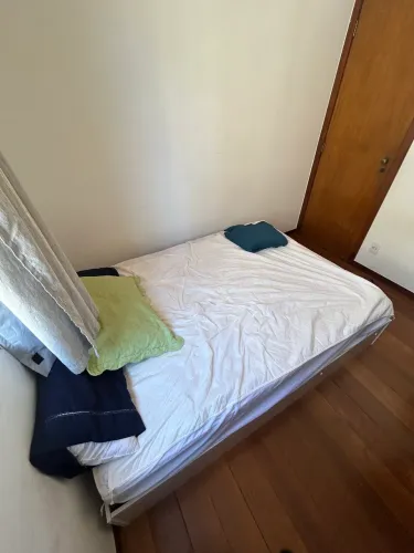 Cama + colchão de mola ensacada Umaflex modelo Duomo. Cama de casal