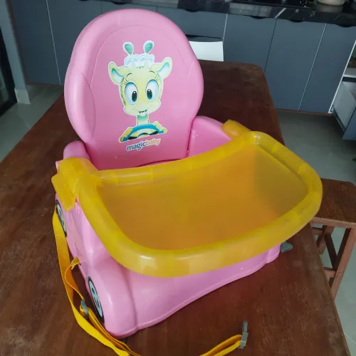 Cadeira de alimentação menina