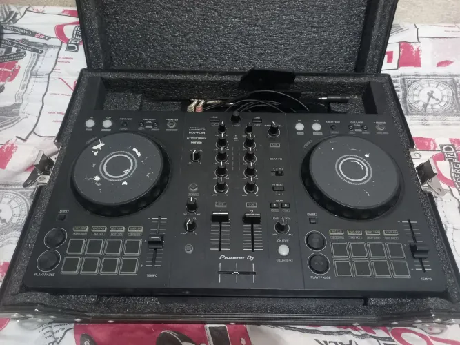 Controladora DDJ-FLX4