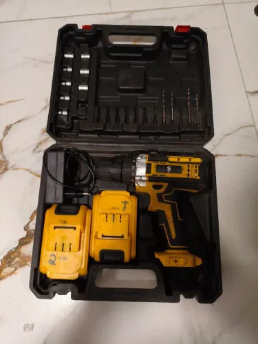 Vendo parafusadeira a bateria 2 bateria e carregador funcionando perfeitamente