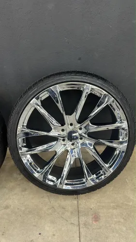 Jogo de Rodas Aro 26 Cromadas com Pneus
