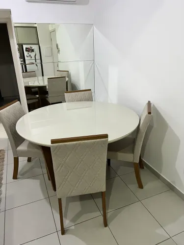 Mesa de Jantar Redonda com 4 cadeiras