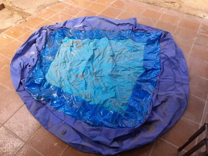 Piscina Inflável 2000L (necessita reparo)
