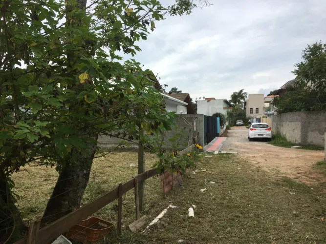 Lote/Terreno para venda possui 330 metros quadrados