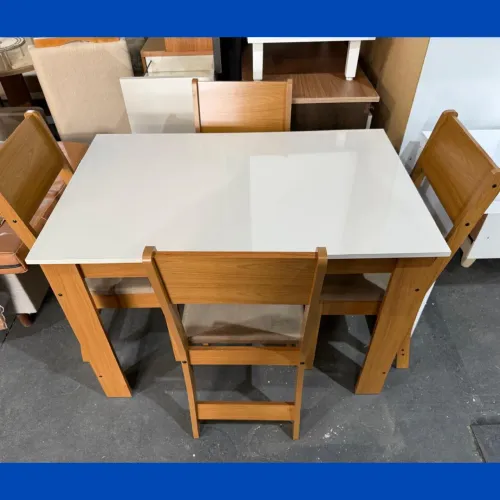 Mesa com 4 cadeiras - entrego Curitiba e região