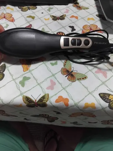 Vendo escova alisadora de cabelos.
