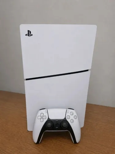 PLAYSTATION 5 SLIM + CONTROLE ORIGINAL + JOGOS