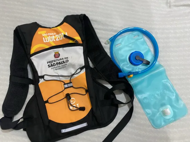 Mochila de hidratação para ciclismo usada