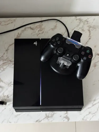 Playstation 4 + 87 jogos + suporte (controle original)