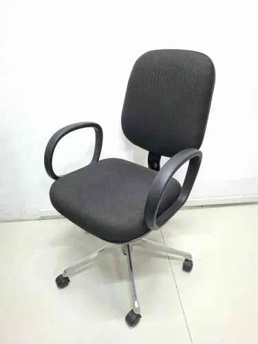 Cadeira diretor de escritório seminova
