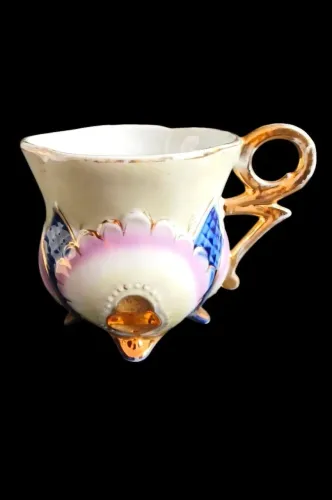 Rara caneca em porcelana, estilo neovitoriano, peça de vitrine