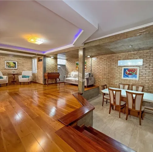 CASA COMERCIAL COM 4 QUARTOS 2 SUÍTES E 2 VAGAS EM LOCALIZAÇÃO ESTRATÉGICA NA AGRONÔMICA F