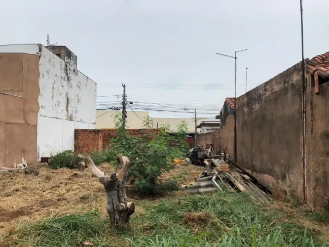 Terreno á venda com 432m² na Vila Palmira em Campo Grande - MS