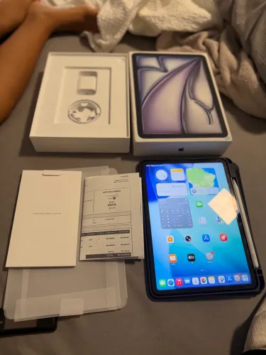 iPad Air M3 - 1 mês de uso - Garantia até 26/06/2027 - 128GB