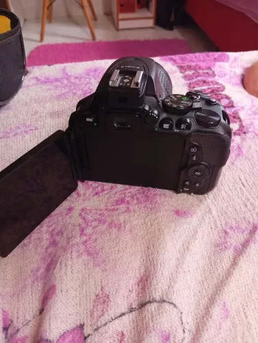Câmera Fotografica D5600, com lente 18 ~ 55.