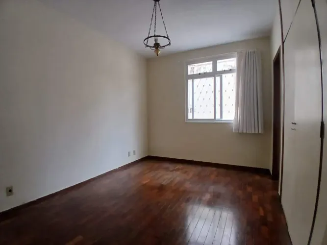 Apartamento 3 quartos, situado na Rua Santa Helena no bairro Serra, em Belo Horizonte.